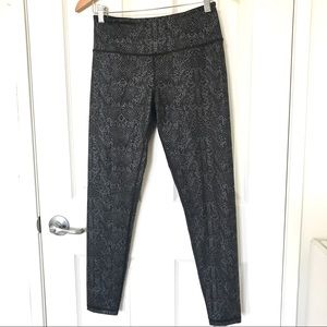 Victoria Sport Knockout Snakeskin Print Leggings